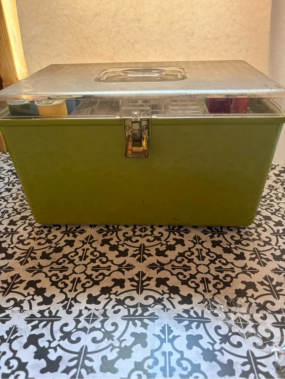 Green Vintage-Style Metal Storage Box with Clear Lid
